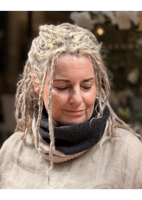 ERIBÉ | Bowden Colour Block Snood | Charcoal